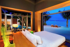 Ocean Escape, 1 Bedroom Villa, 1 King, Ocean view | 迷你吧、房內夾萬、書桌、手提電腦工作空間