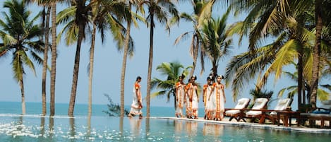 Outdoor pool, sun loungers