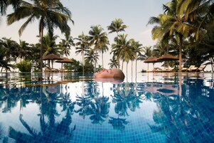 Outdoor pool, sun loungers