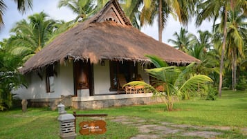 Cottage, Sea View | Premium bedding, down comforters, minibar, in-room safe