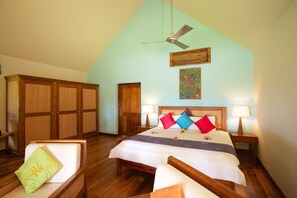 Cottage, quang cảnh hồ bơi | Bộ đồ giường cao cấp, chăn bông, minibar, két bảo mật tại phòng 
