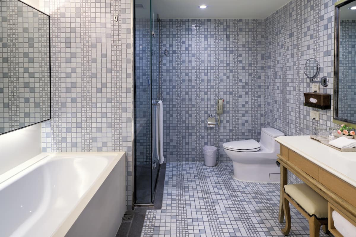 premier twin room | bathroom | separate bathtub and shower, deep-soaking bathtub