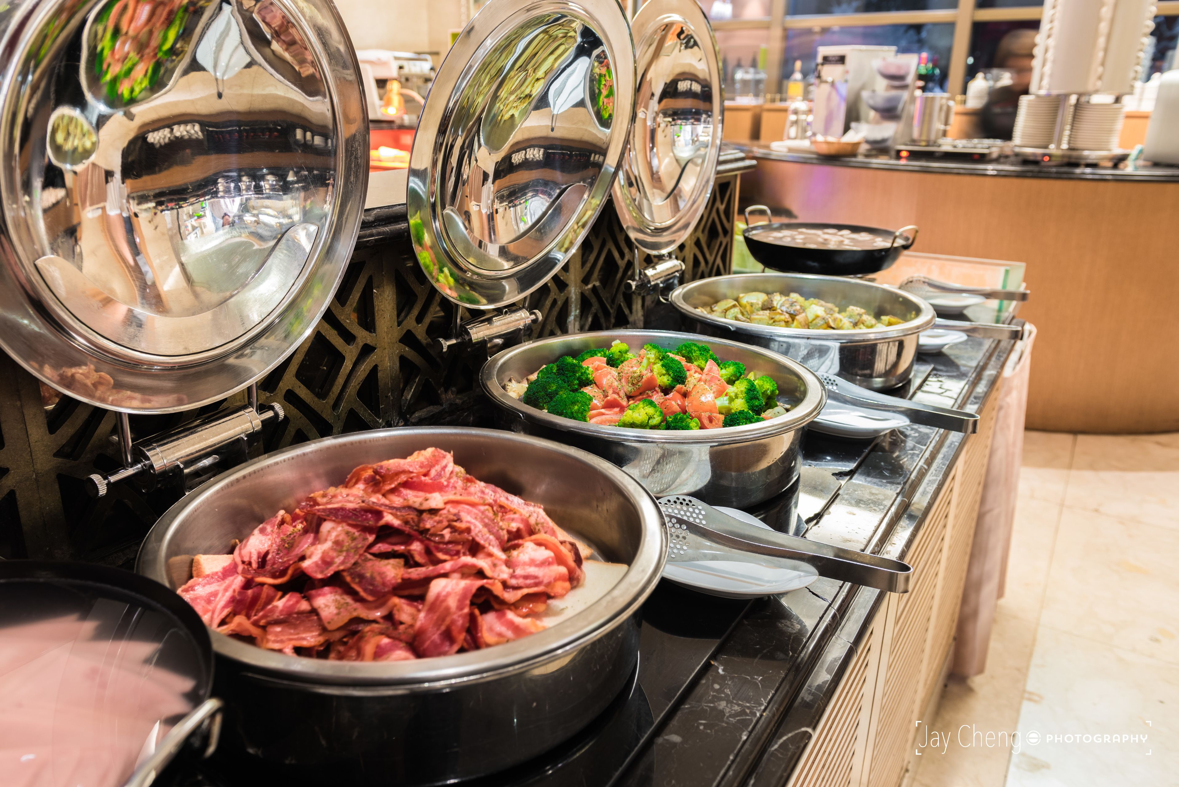 daily buffet breakfast (twd 495 per person)