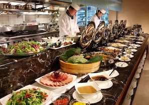 Daily buffet breakfast (TWD 495 per person) - Chateau De Chine Sinjhuang (New Taipei City)