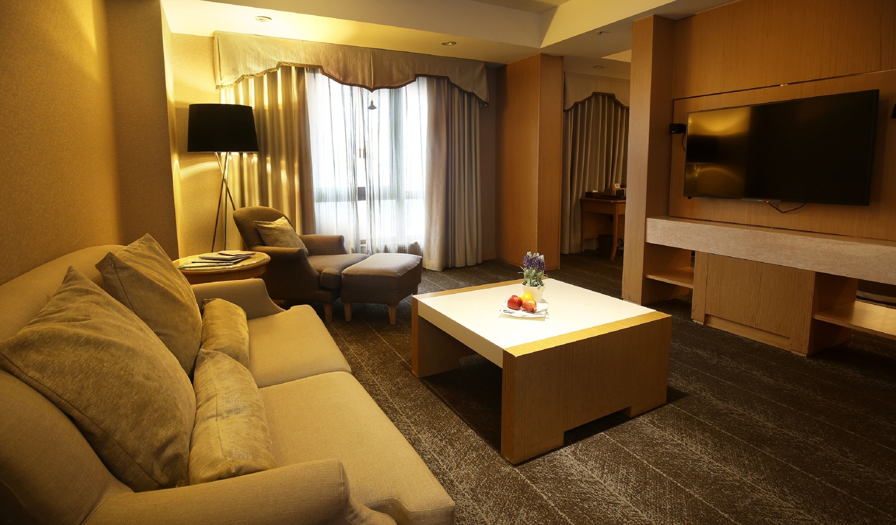 executive room | living room | 50-inch lcd tv with digital channels, tv