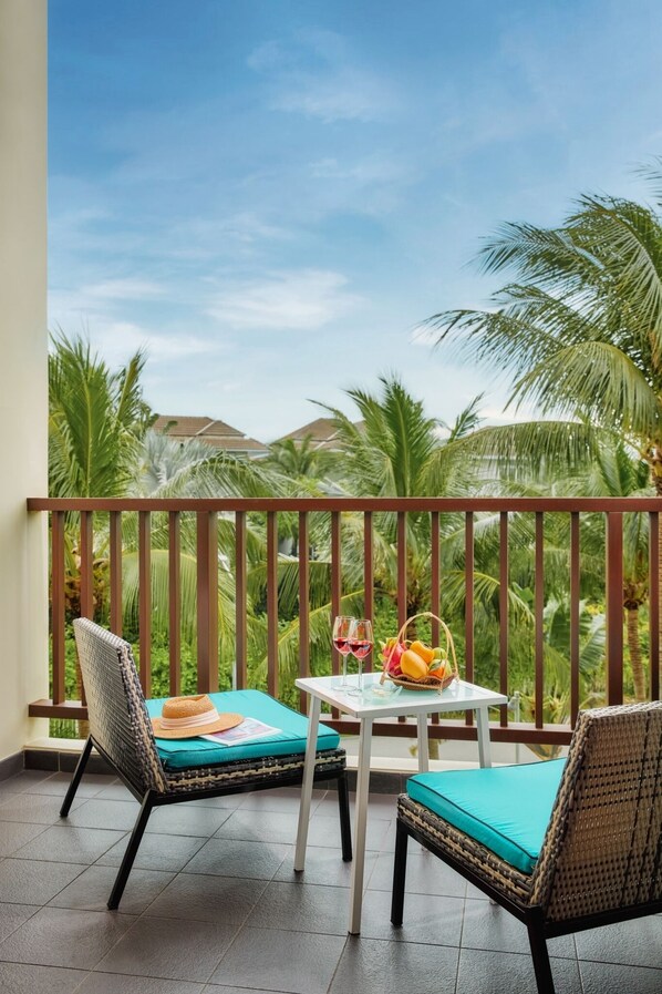 Junior Family Suite, Balcony | Vista desde la habitación
