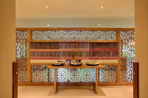 Couples treatment rooms, sauna, hot tub, steam room, body treatments