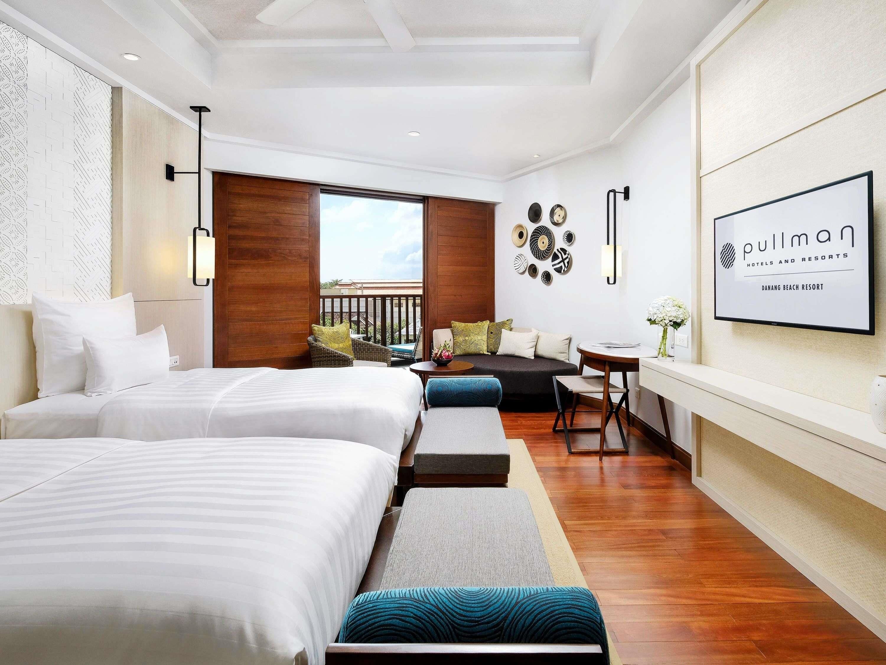 Camera Deluxe, vista oceano parziale (2 Single Beds) | Minibar, cassaforte in camera, una scrivania, postazione laptop