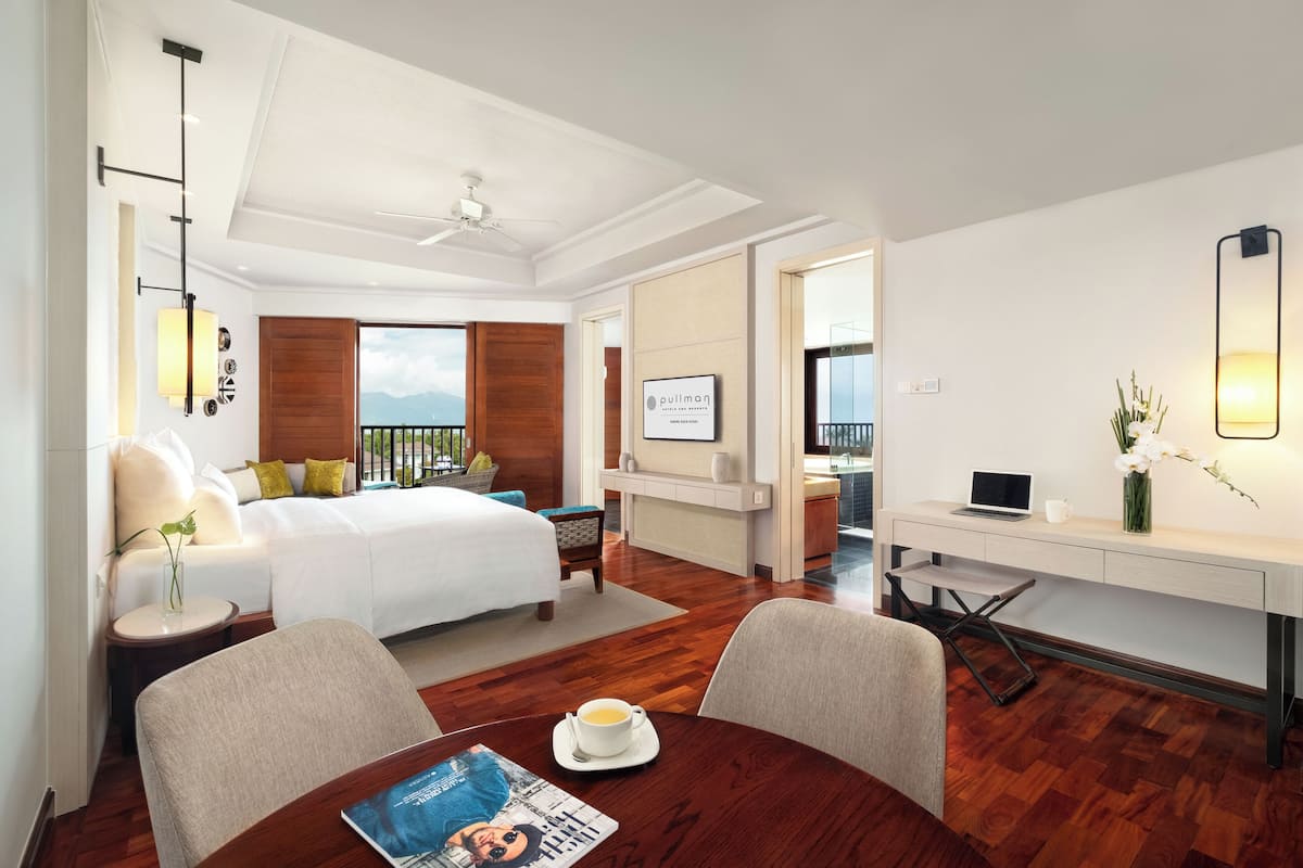 Junior Suite, 1 King Bed, Terrace | 1 bedroom, minibar, in-room safe, desk