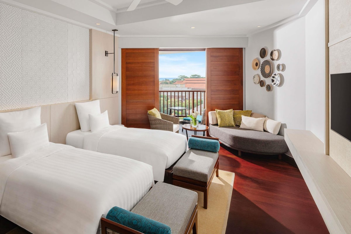 Deluxe Room, 2 Single Beds, Partial Ocean View | Minibar, in-room safe, desk, laptop workspace
