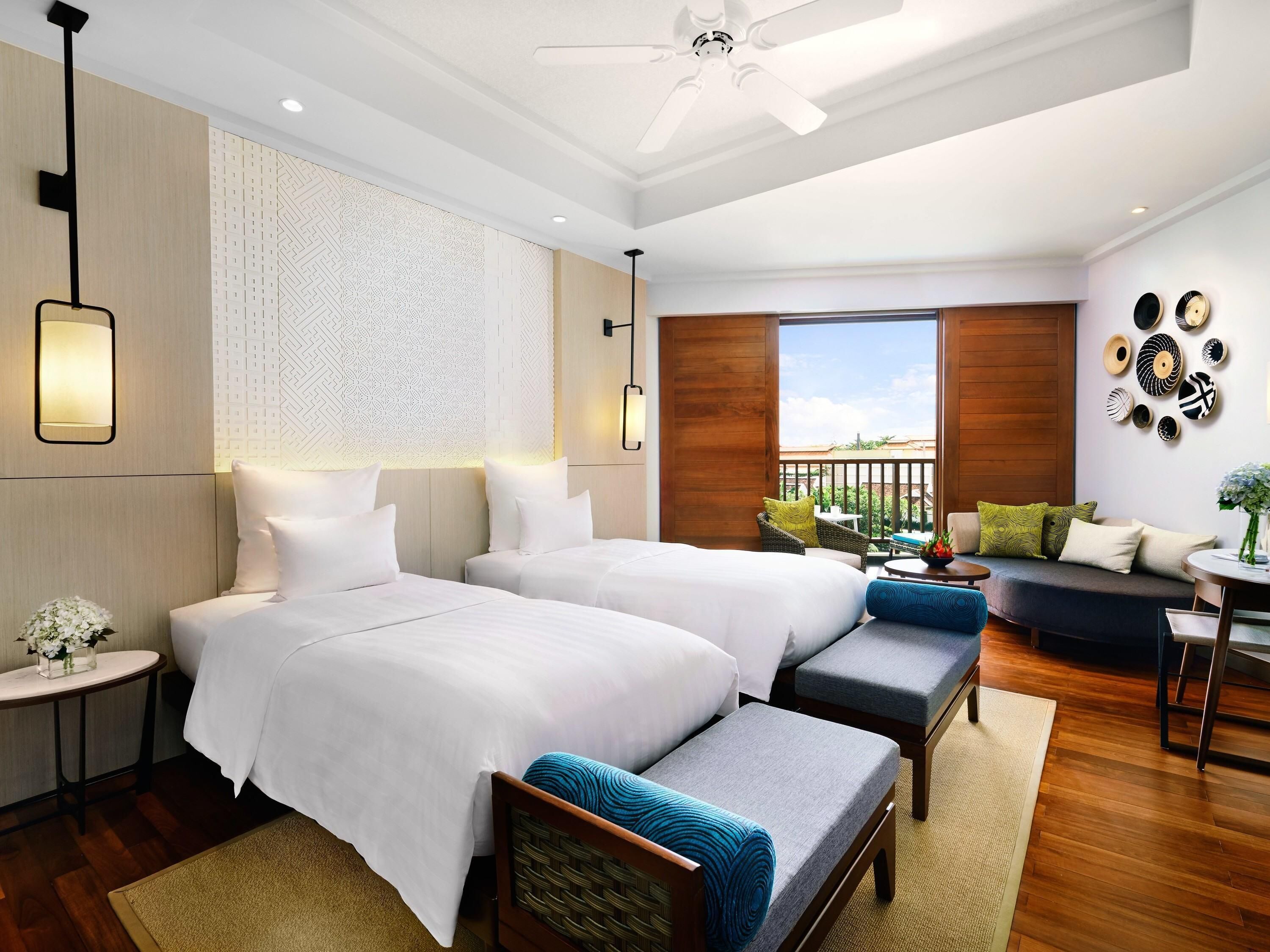 Camera Deluxe (2 Single Beds) | Minibar, cassaforte in camera, una scrivania, postazione laptop