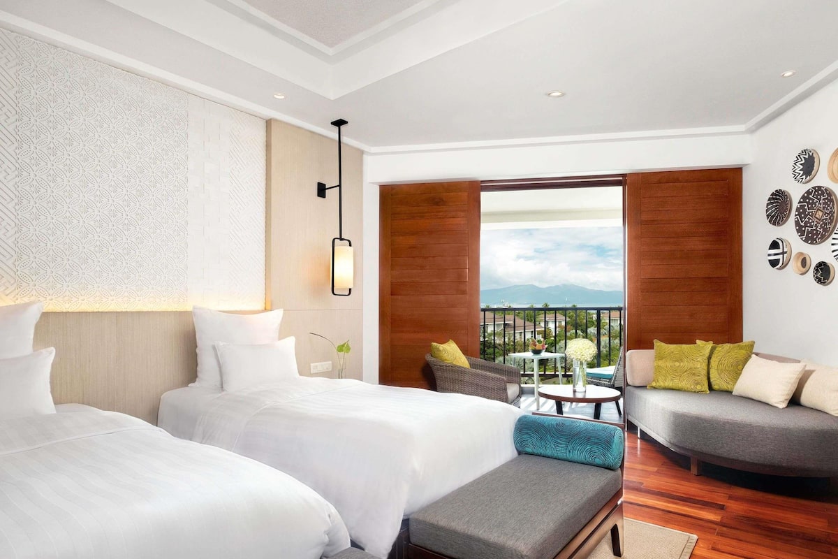 Deluxe Room, 2 Single Beds, Partial Ocean View