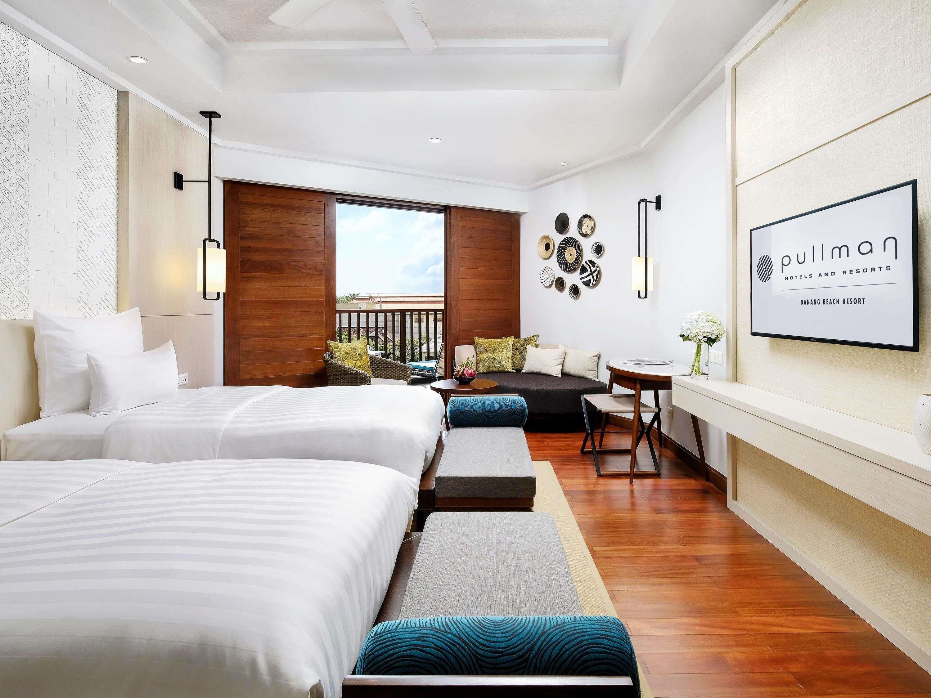 Minibar, in-room safe, desk, laptop workspace