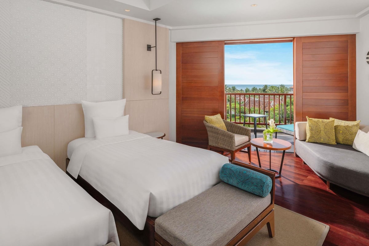 Deluxe Room, 2 Single Beds, Ocean View | Minibar, in-room safe, desk, laptop workspace