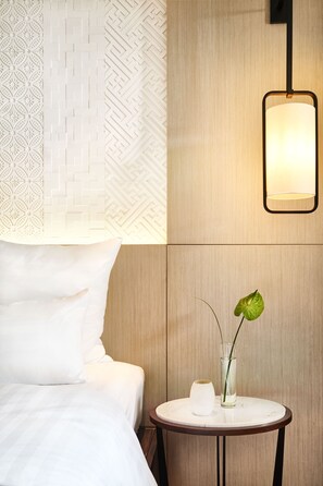 Minibar, in-room safe, desk, laptop workspace - Pullman Danang Beach Resort (Da Nang)