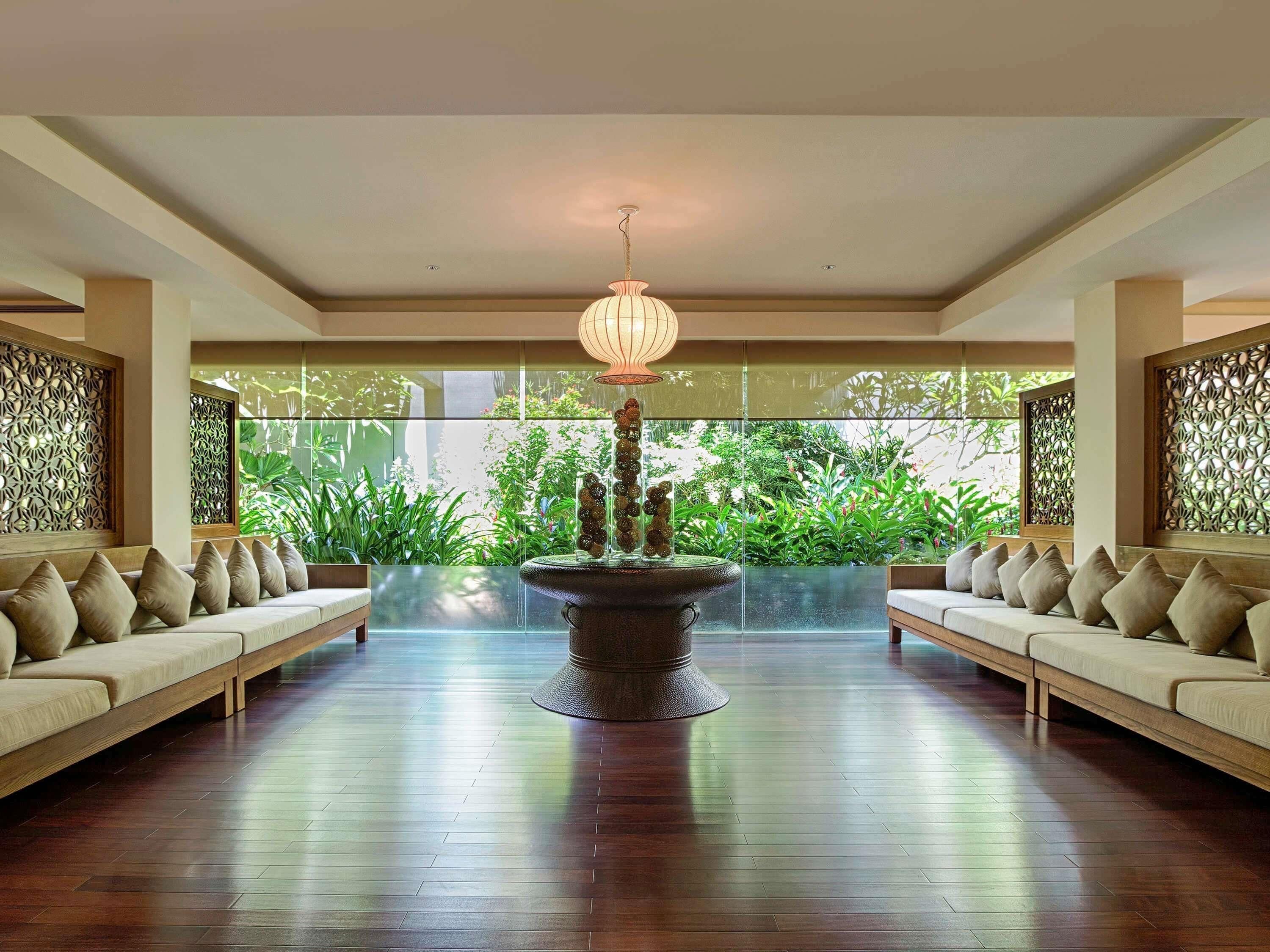 Couples treatment rooms, sauna, hot tub, steam room, body treatments