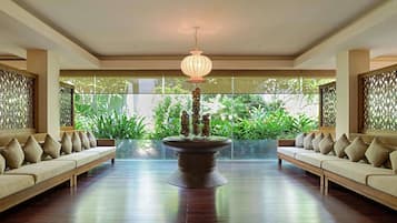 Couples treatment rooms, sauna, hot tub, steam room, body treatments