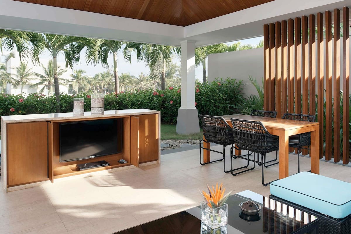 Cottage, 1 Bedroom, Garden Area (Private Garden) | Minibar, in-room safe, desk, laptop workspace