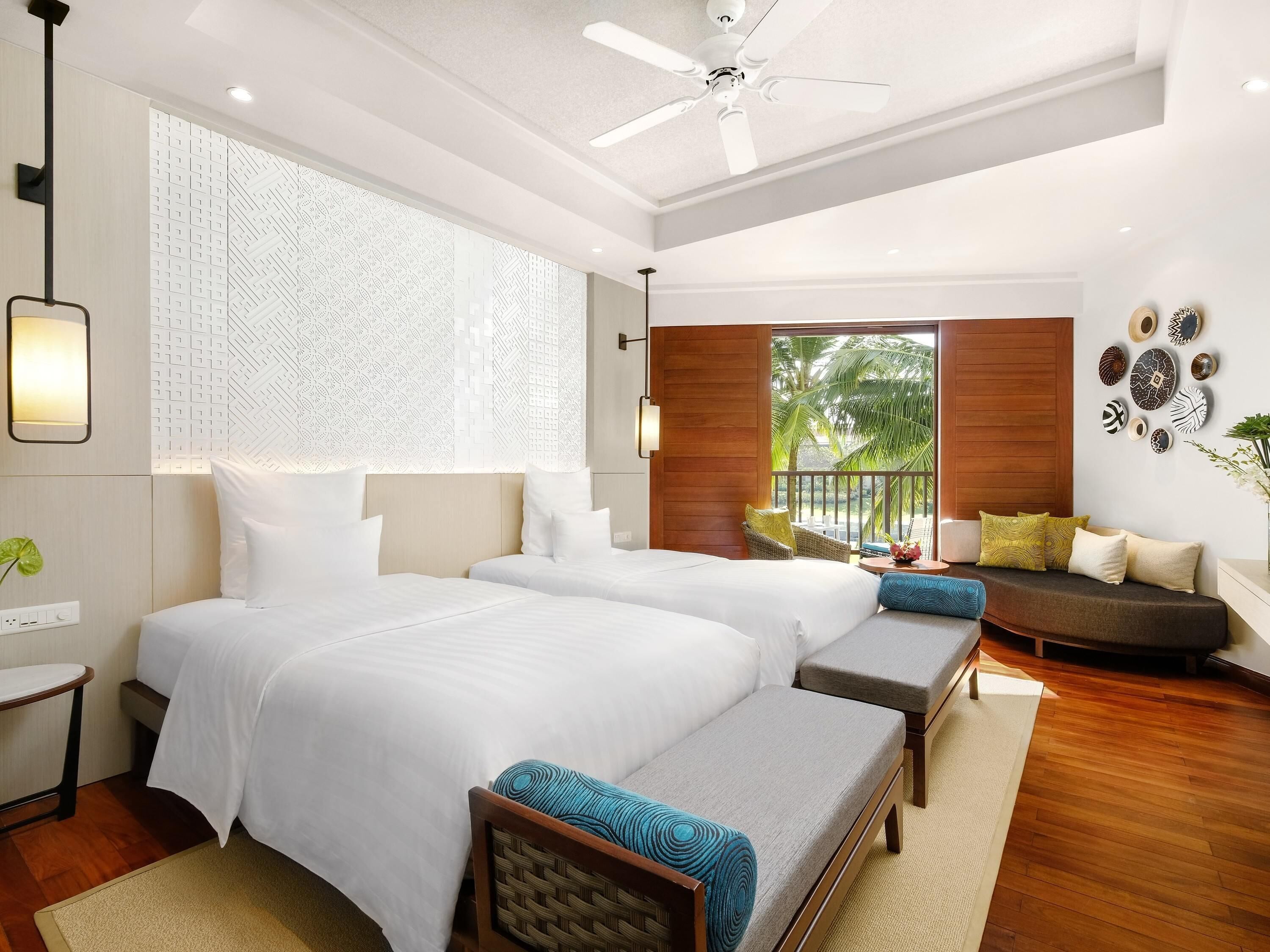 Superior Room, 2 Single Beds, Balcony | Minibar, in-room safe, desk, laptop workspace