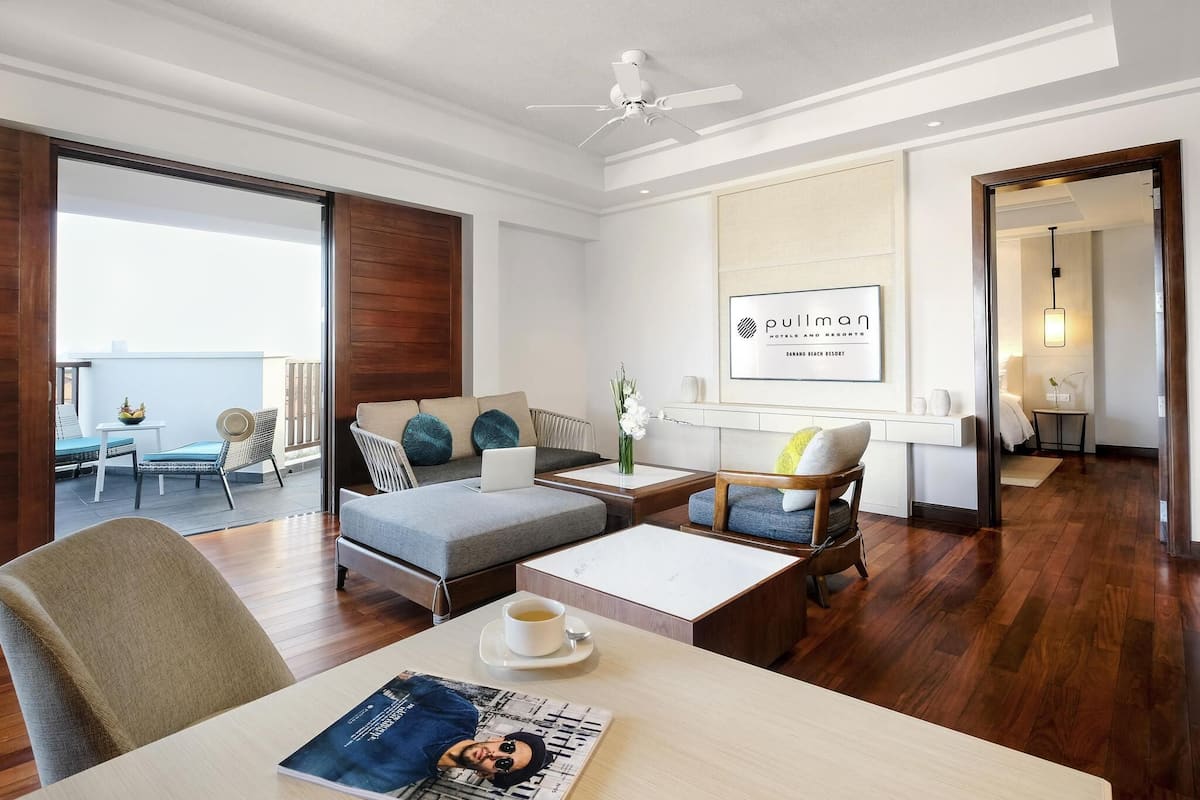 Suite, 1 King Bed (Penthouse, High Floor) | Minibar, in-room safe, desk, laptop workspace