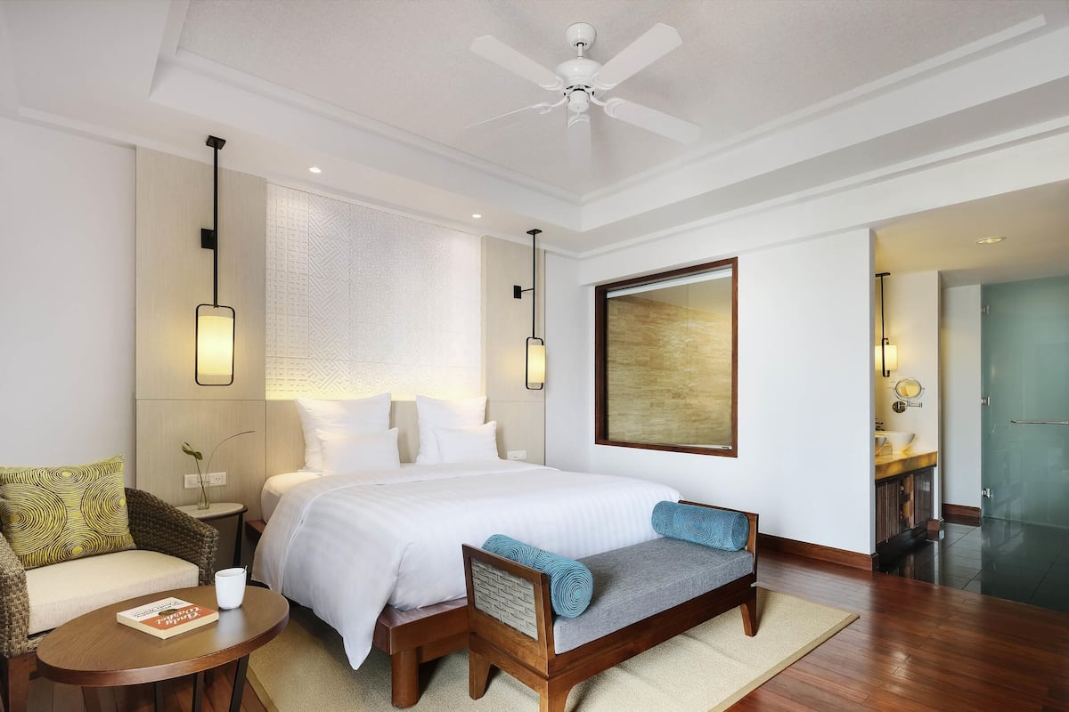 Svit - 1 kingsize-säng (Penthouse, High Floor) | 1 sovrum, minibar, värdeförvaringsskåp på rummet och skrivbord