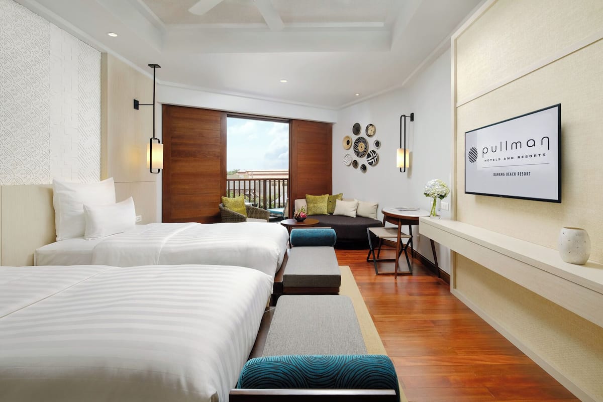 Deluxe Room, 2 Single Beds, Partial Ocean View | 1 bedroom, minibar, in-room safe, desk