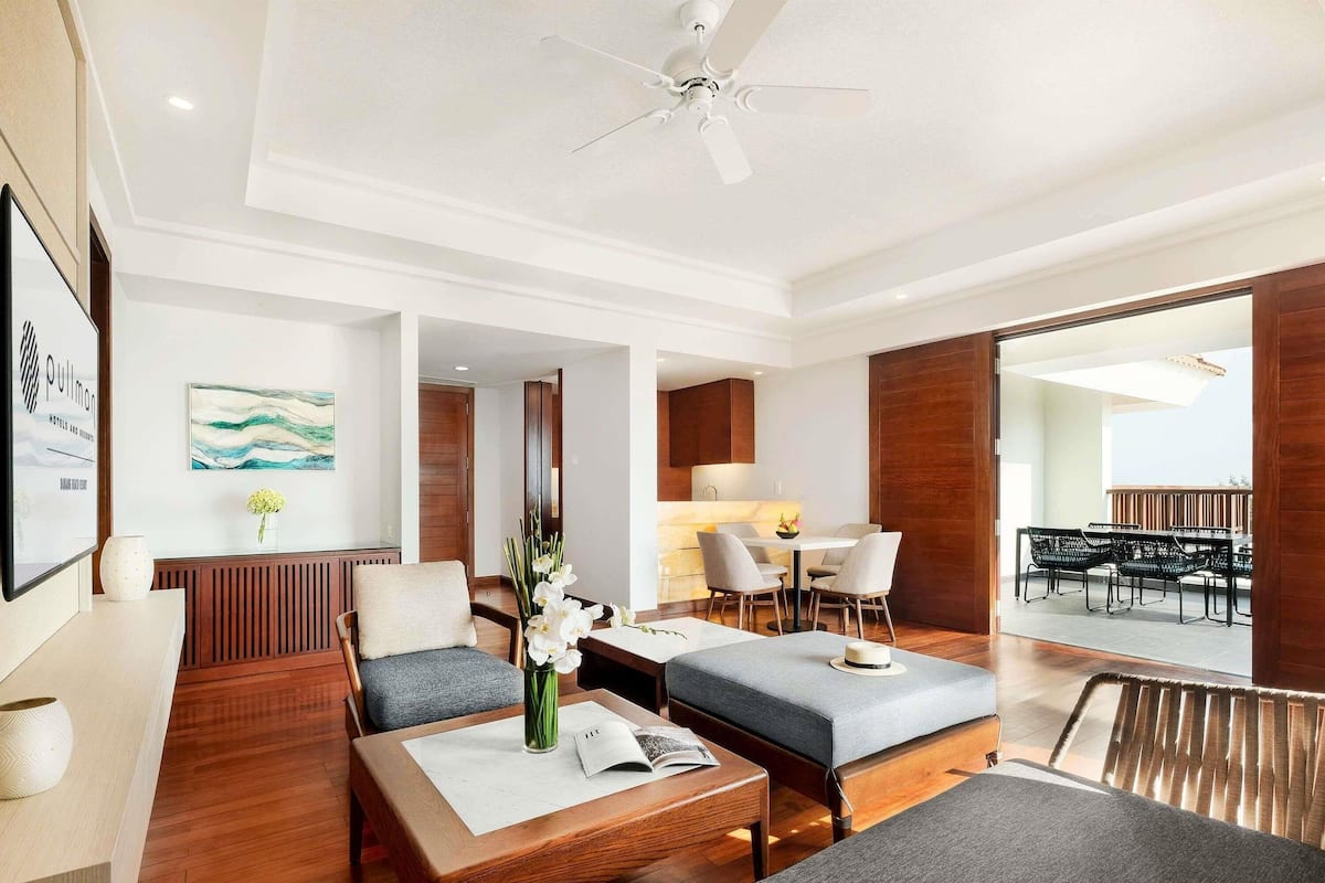 Minibar, in-room safe, desk, laptop workspace