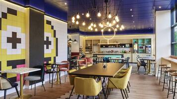 Dagelijks ontbijtbuffet (EUR 9.5 per persoon)