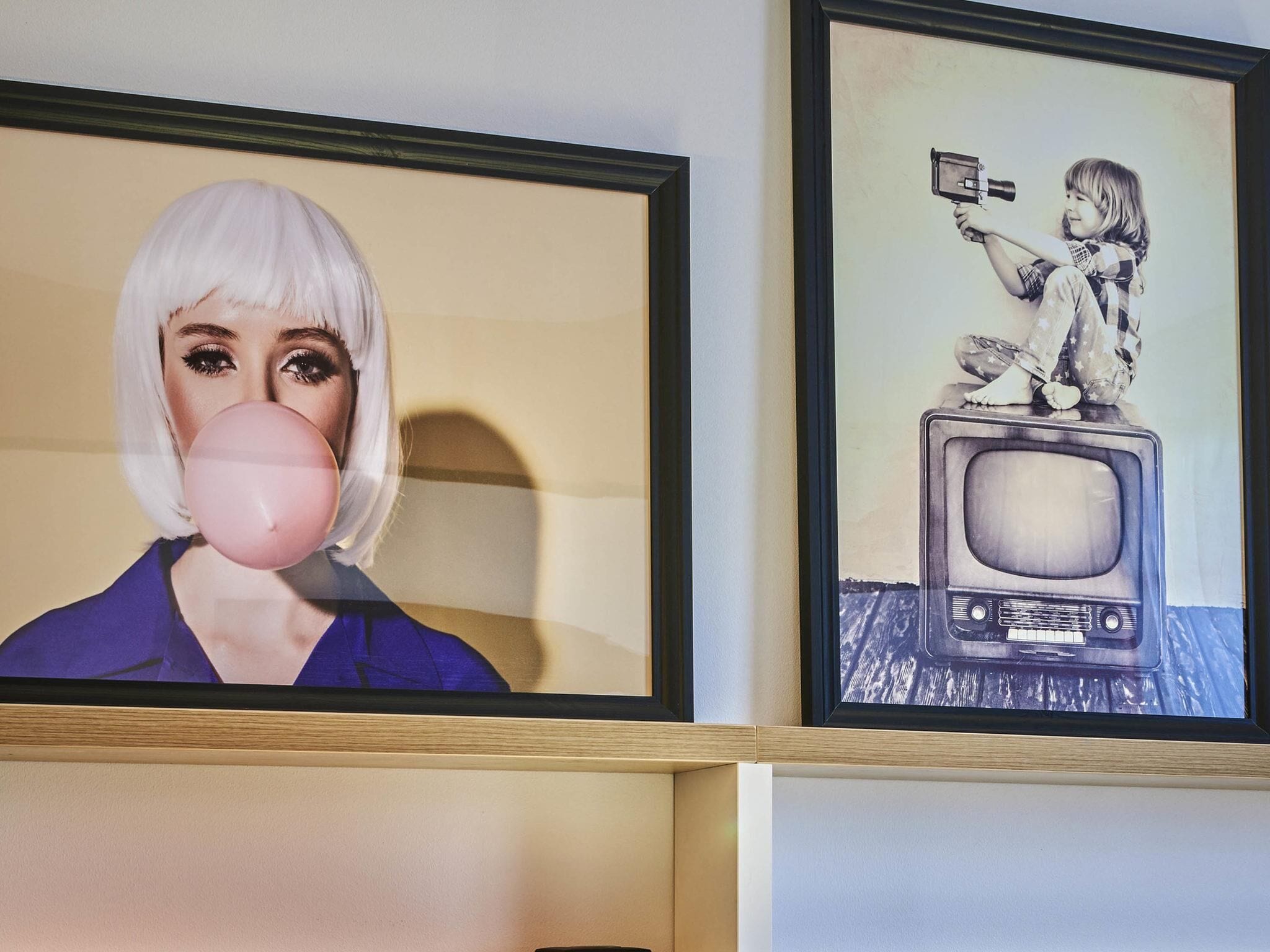 Minibar, skrivebord, lydisolert og barnesenger (inkludert)