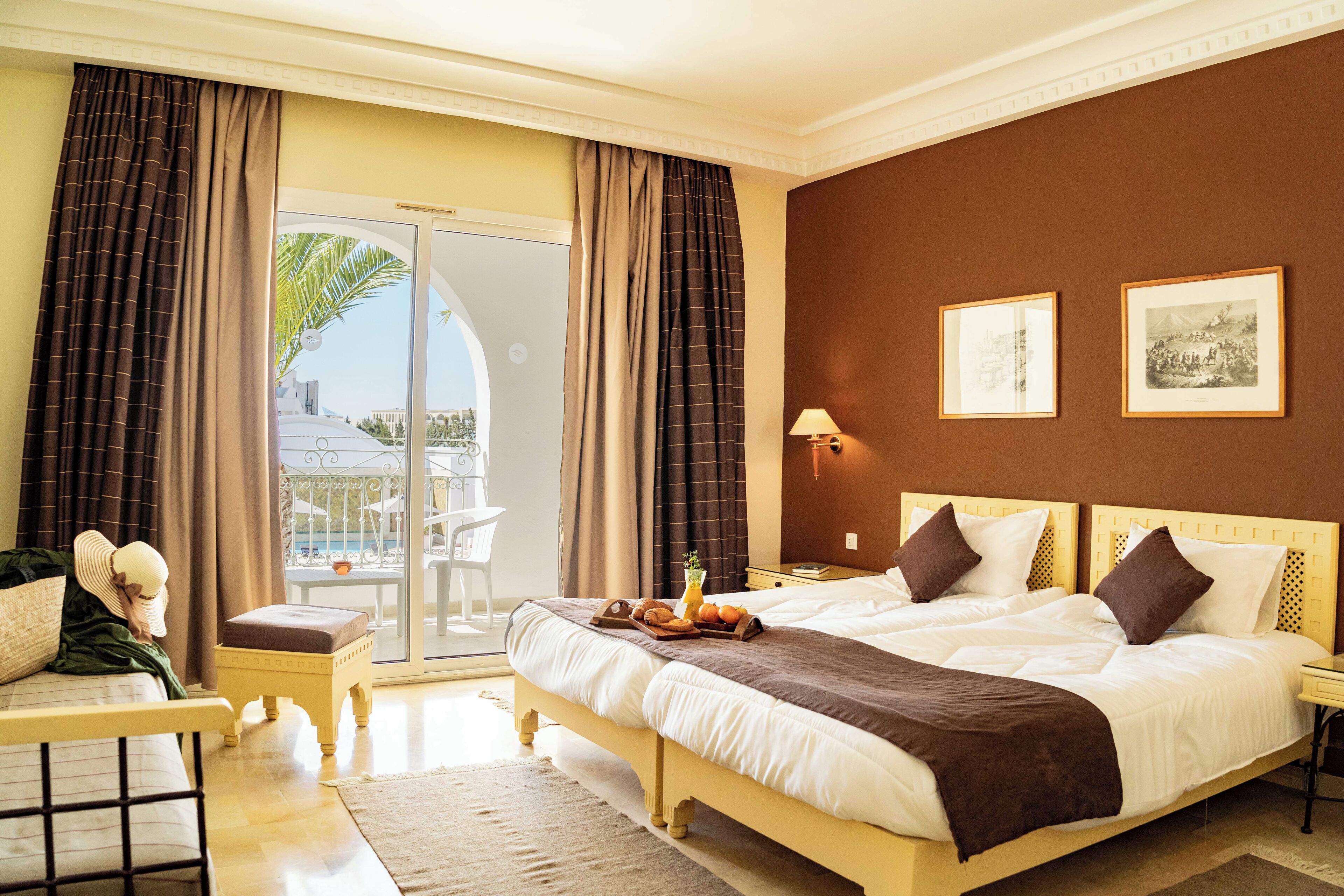 1 dormitorio, minibar, caja fuerte y escritorio