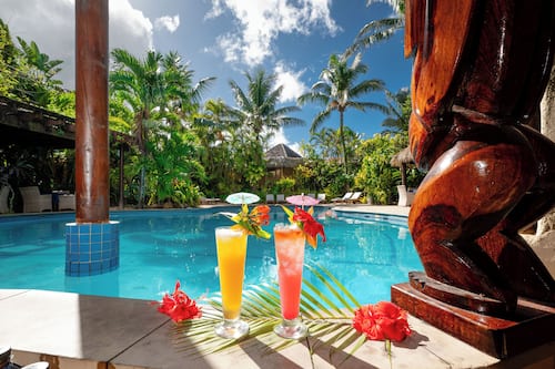 Swim-up bar