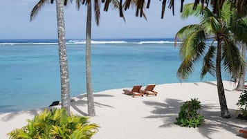 Beachfront Suite | Terrace/patio