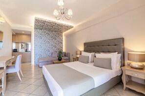 Deluxe Double Room, Sea View | Premium bedding, in-room safe, desk, blackout curtains