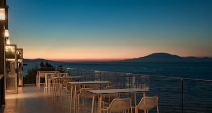 Balcony Hotel - Adults Only