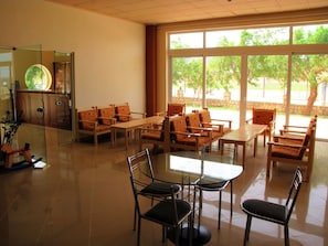 Lobby lounge
