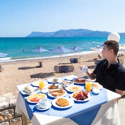 Colazione continentale, servita tutte le mattine (10 EUR a persona)
