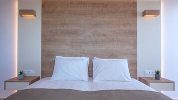 Camera panoramica con letto matrimoniale o 2 letti singoli | Una cassaforte in camera, Wi-Fi gratuito, lenzuola