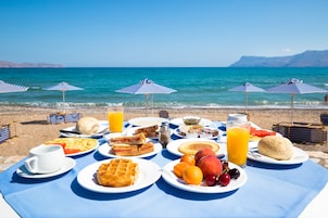 Se ofrece un desayuno bufé todos los días (por un coste adicional)