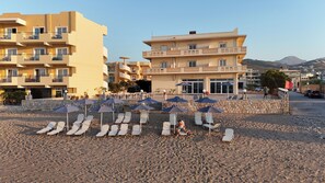 Beach nearby, sun loungers, beach umbrellas - Galini Beach Hotel (Kissamos)