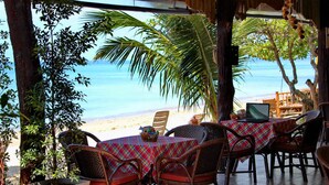 Breakfast, lunch, dinner and brunch served - Lanta Pavilion Resort (Ko Lanta)