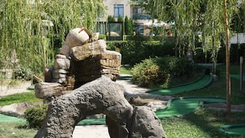 Mini-golf