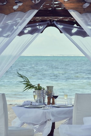 3 restaurants, breakfast, lunch, dinner served; Indian cuisine