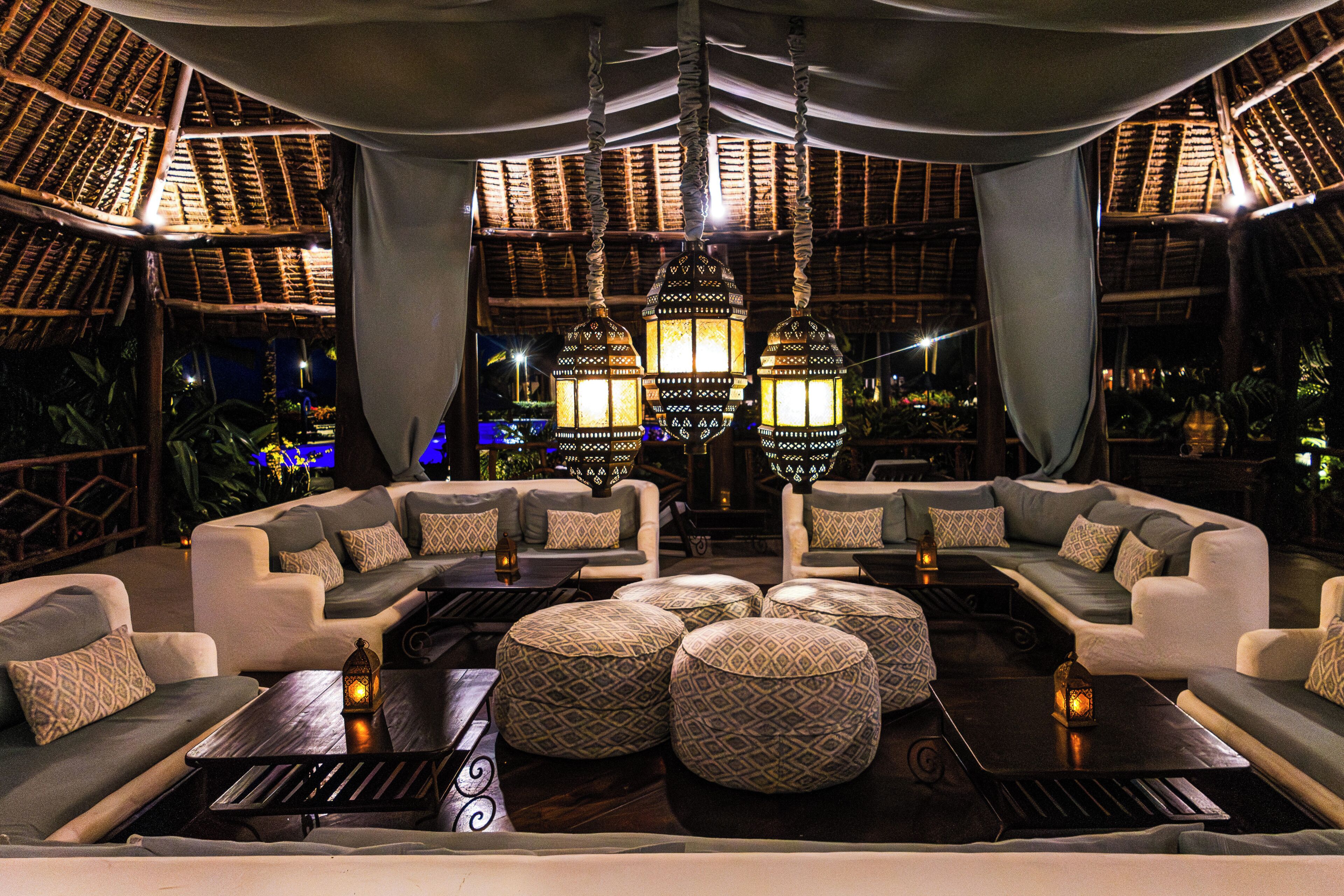 2 bars/lounges, poolside bar
