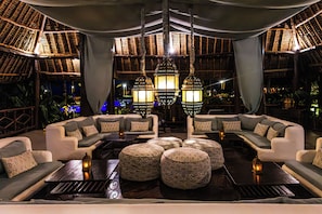 2 bars/lounges, poolside bar - Breezes Beach Club & Spa – Half Board (Dongwe)