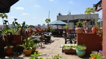 Breakfast, lunch and dinner served