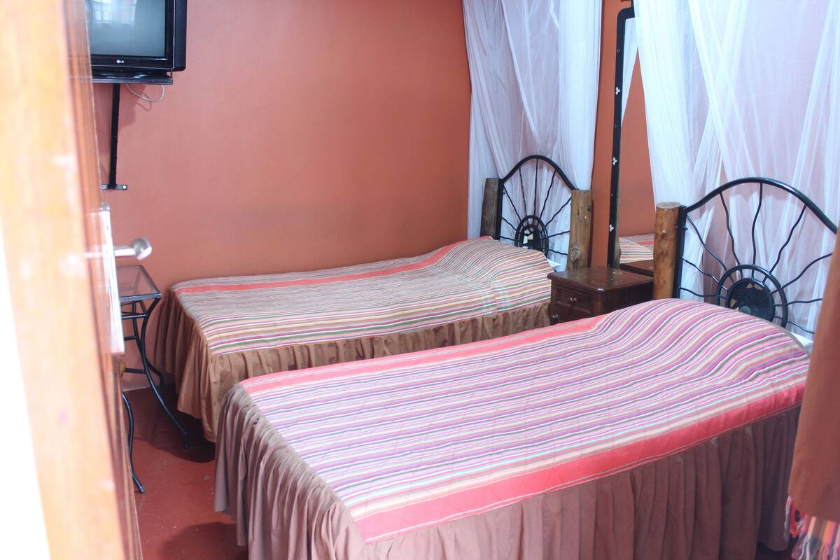 Ropa de cama de alta calidad y escritorio 