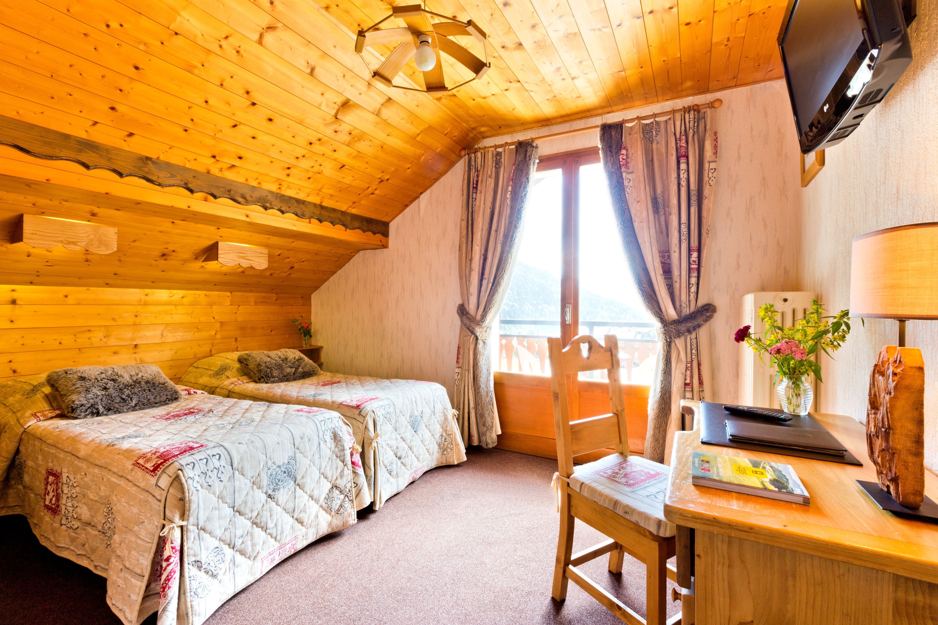 double or twin room | desk, free cots/infant beds, free wifi, bed sheets