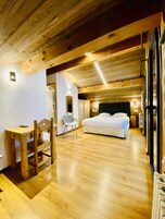 Decoración personalizada, escritorio y cortinas blackout 