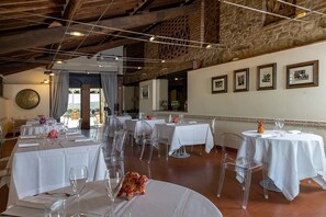 Lunch and dinner served - Riserva di Fizzano Residence (Castellina in Chianti)