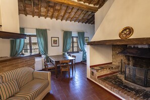 Classic Apartment, 2 Bedrooms, Kitchen | Living area | Flat-screen TV - Riserva di Fizzano Residence (Castellina in Chianti)